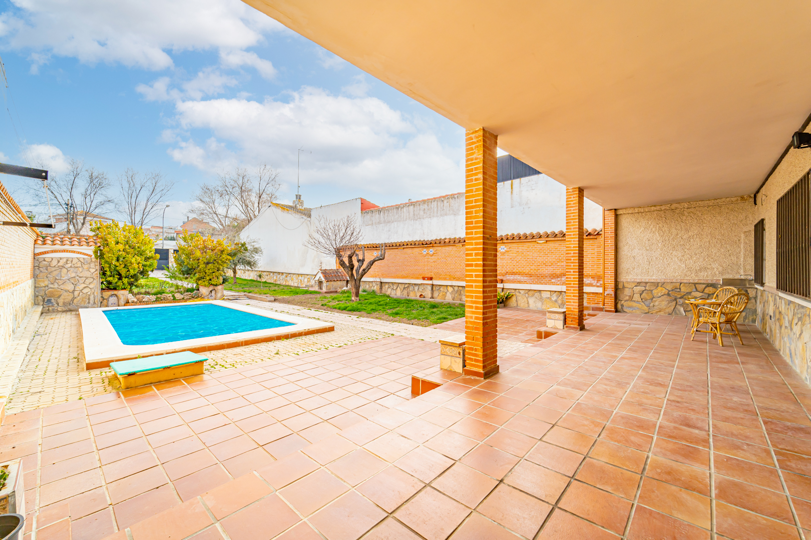 FOTO FACHADA CHALET TORRES 2