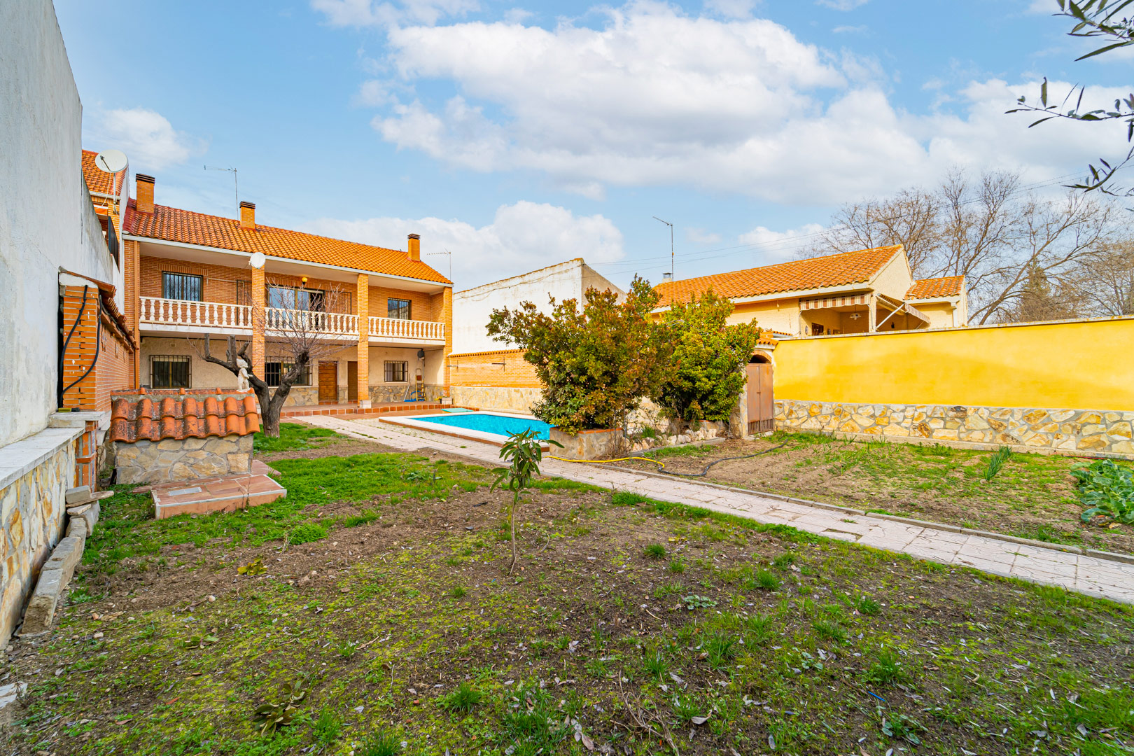 FOTO-FACHADA-CHALET-TORRES