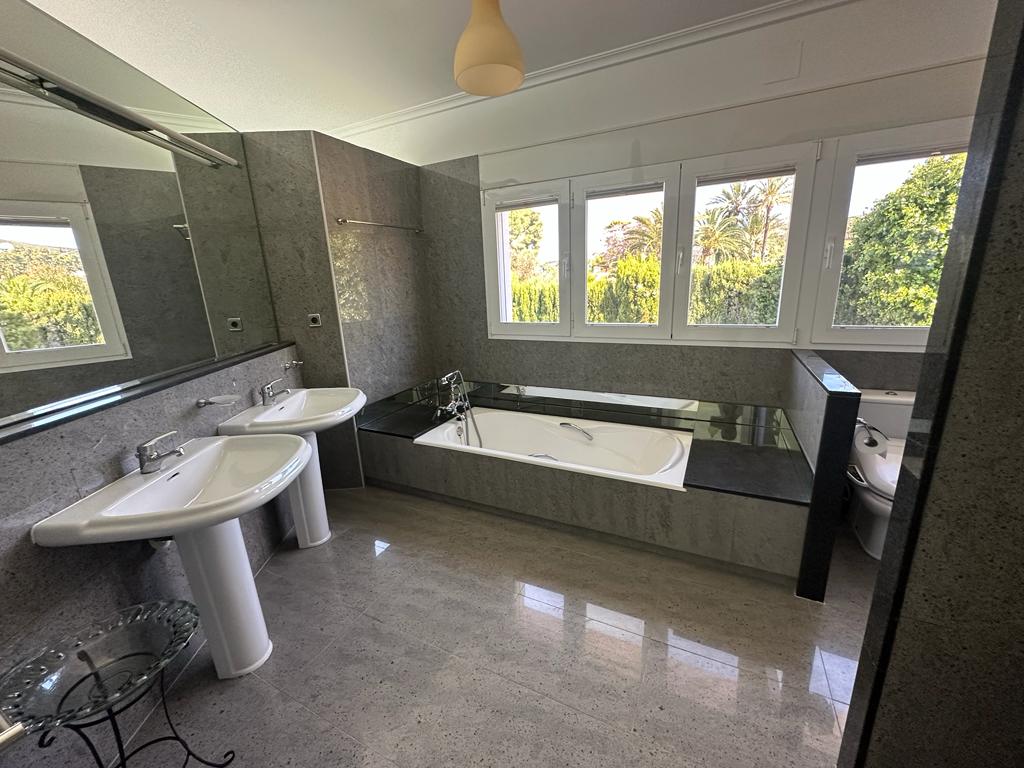 3-Baño hab Ppal CAmi Vell Granadella